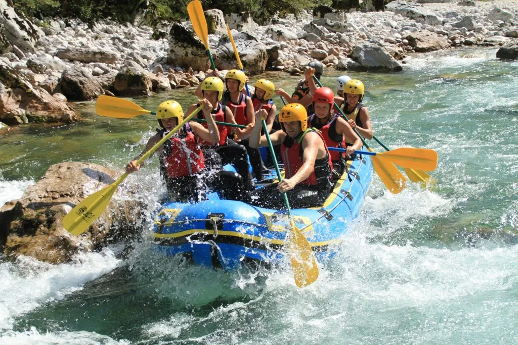 Wildwasser-Rafting auf dem Fluss Soča