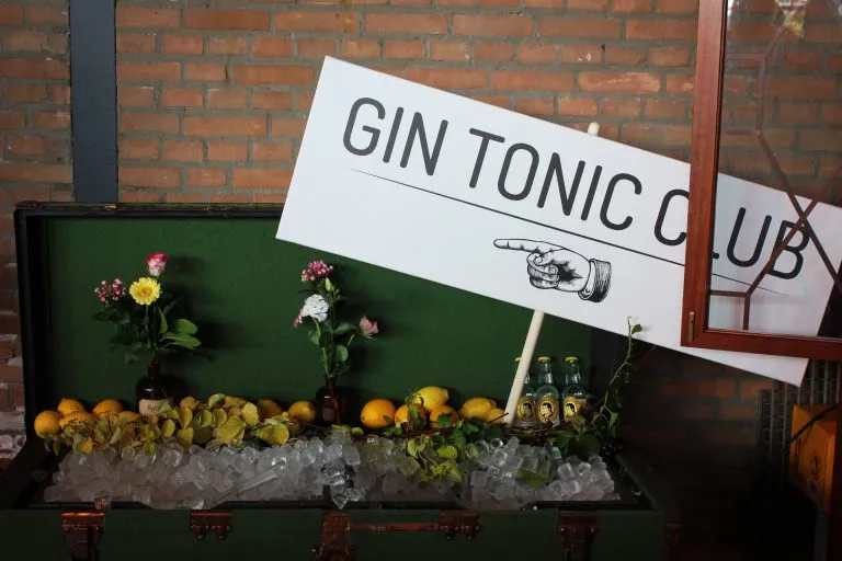 Gin tonic club signboard