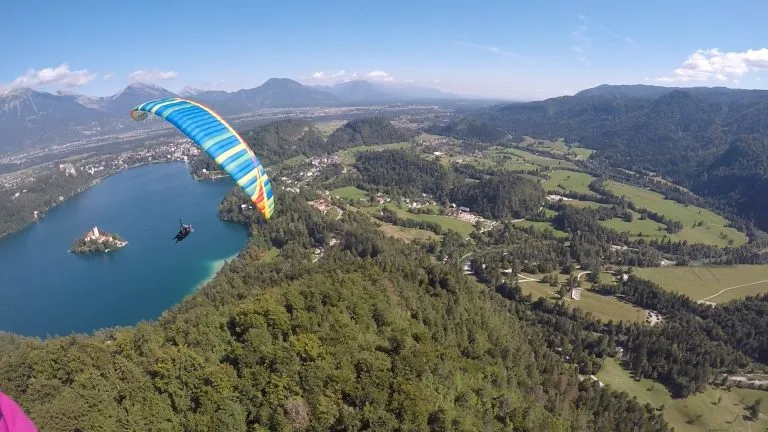 paragliding op het meer van Bled
